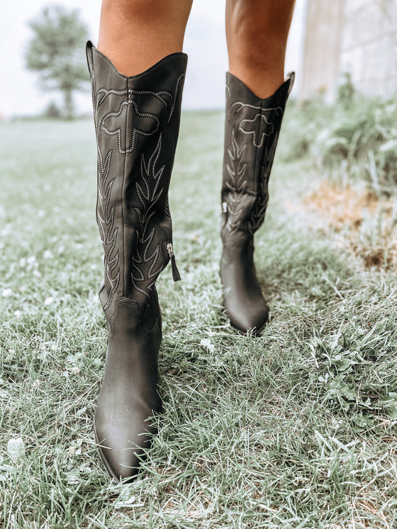 The Belle Cowgirl Boot in Black